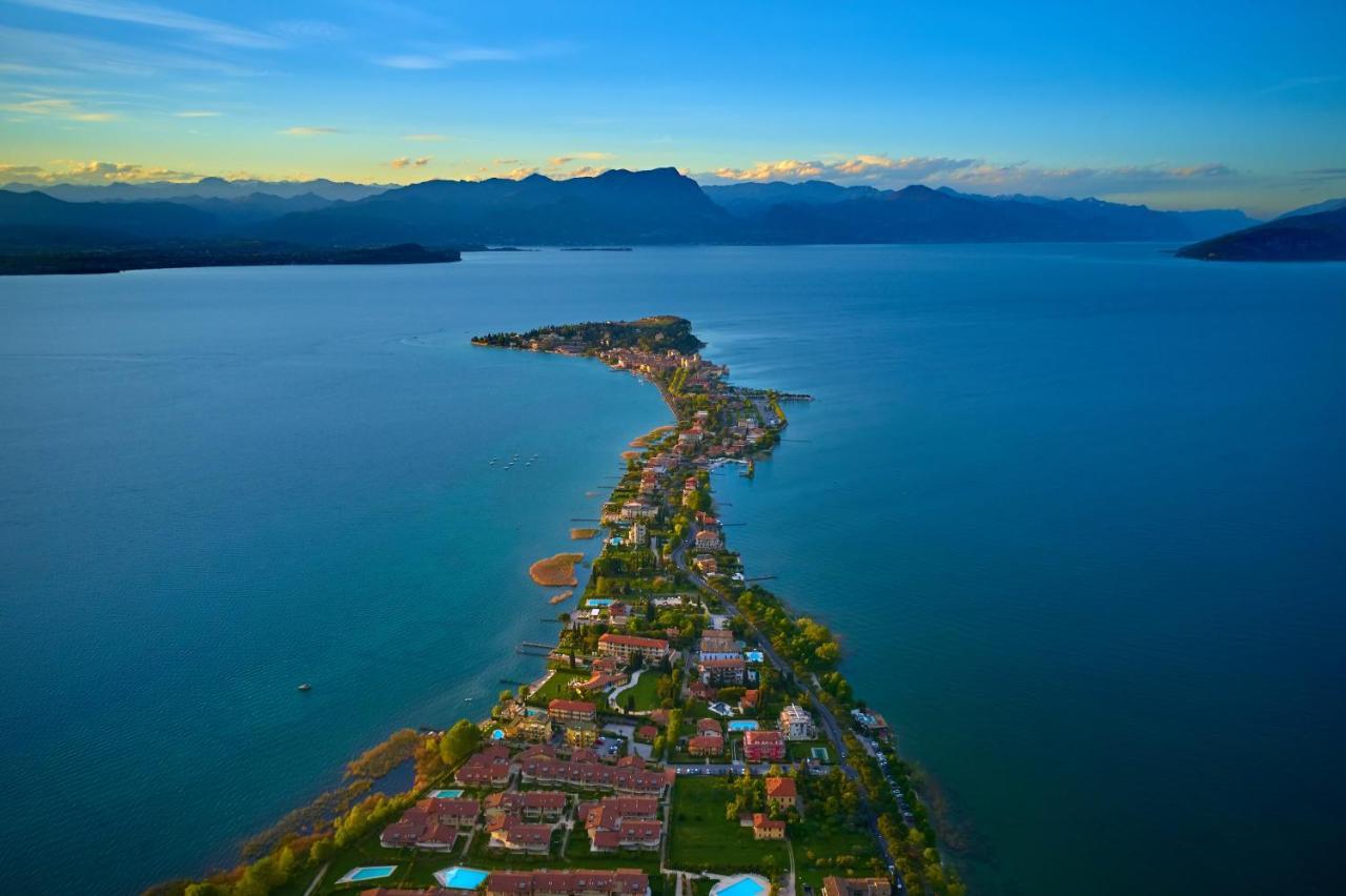 Free Parking - Blue Apartment Vicino Al Centro Sirmione Ngoại thất bức ảnh