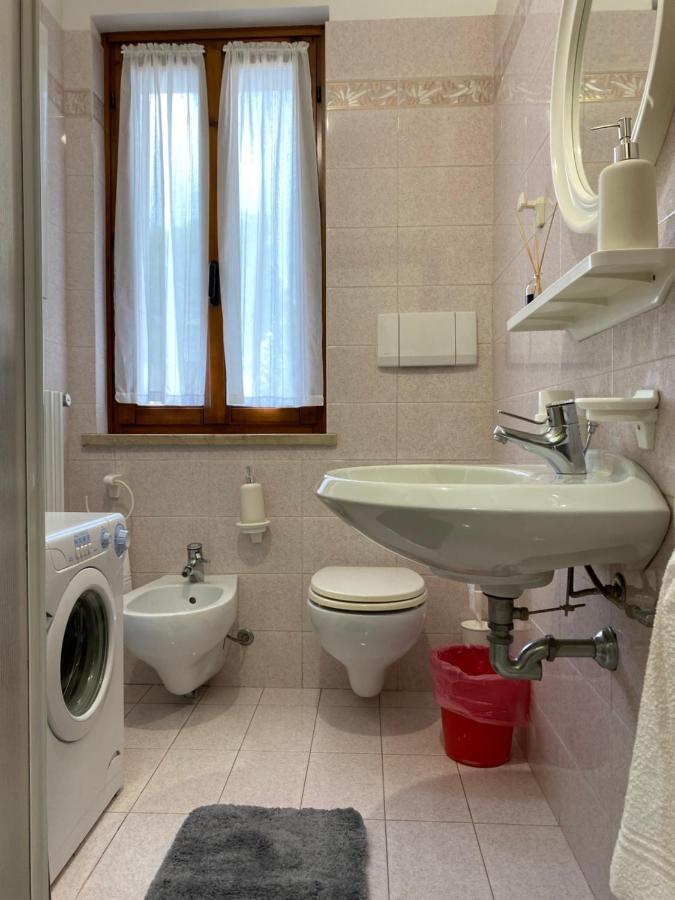Free Parking - Blue Apartment Vicino Al Centro Sirmione Ngoại thất bức ảnh