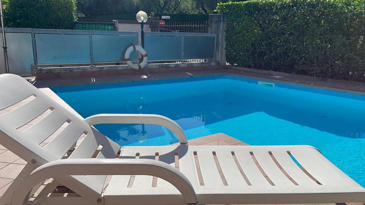 Free Parking - Blue Apartment Vicino Al Centro Sirmione Ngoại thất bức ảnh